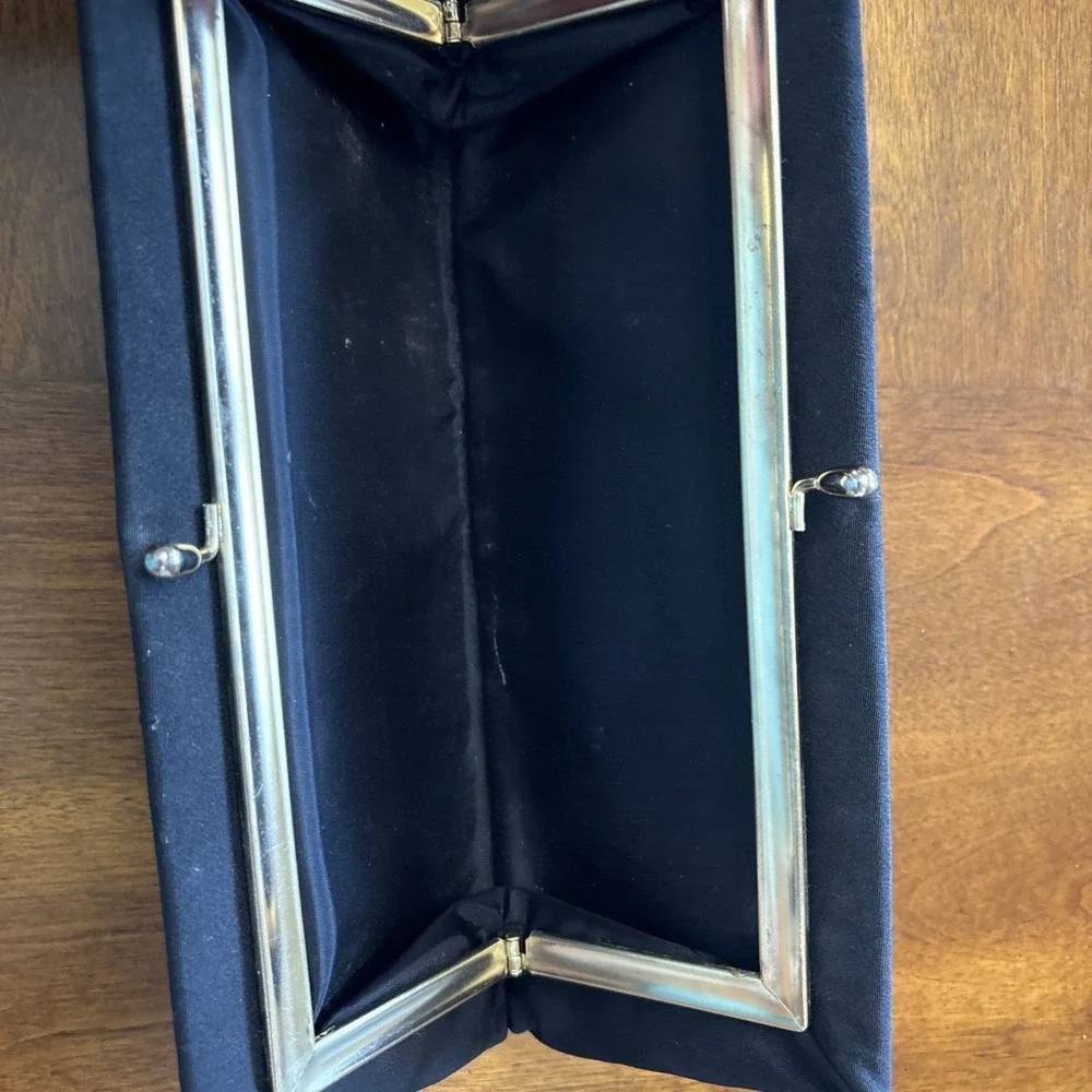 Classic Black Clutch With Kiss Lock‎ Closure